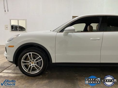 Used 2022 Porsche Cayenne w/ Premium Package image 87