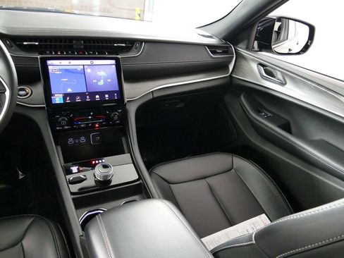 Used 2024 Jeep Grand Cherokee Limited w/ Black Appearance Package image 7