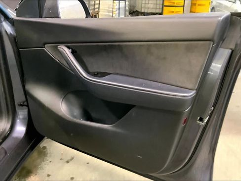 Used 2021 Tesla Model Y Long Range image 22