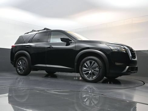 Used 2024 Nissan Pathfinder SV w/ Lighting Package (N92) FWD image 21