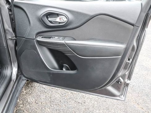 Used 2015 Jeep Cherokee Latitude w/ Comfort/Convenience Group image 39