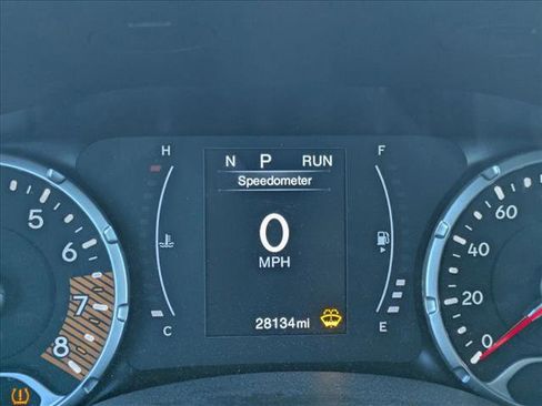 Used 2023 Jeep Renegade Latitude w/ Premium Group AWD/4WD image 9