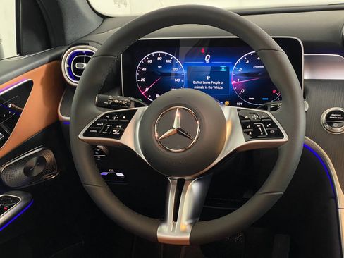Used 2026 Mercedes-Benz GLC 300 4MATIC image 16