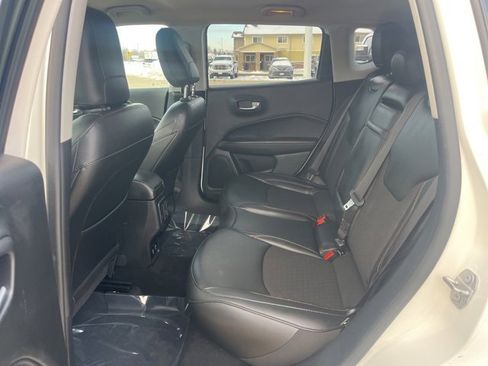 Used 2019 Jeep Compass Latitude image 34