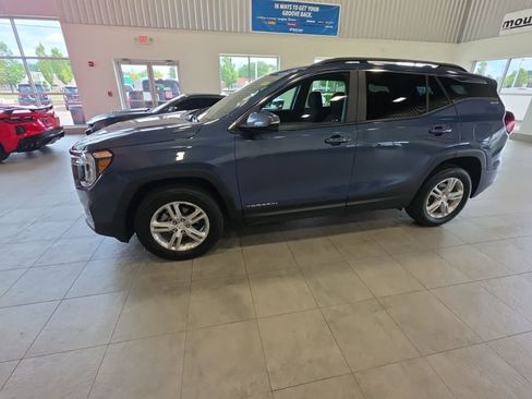 Used 2024 GMC Terrain SLE w/ Driver Convenience Package AWD/4WD image 15