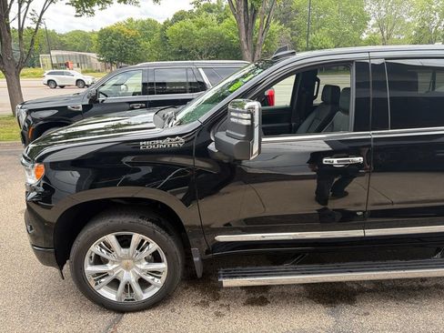Used 2026 Chevrolet Silverado 1500 High Country w/ High Country Premium Package AWD/4WD image 2