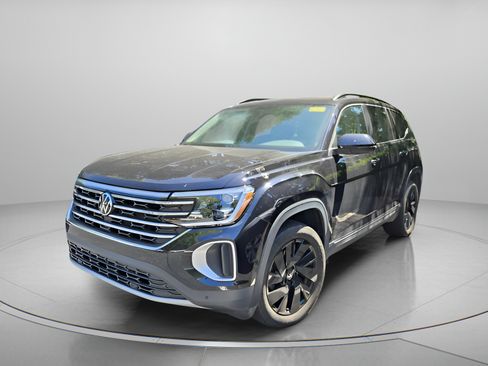 Used 2024 Volkswagen Atlas SE w/ Panoramic Sunroof Package FWD image 1