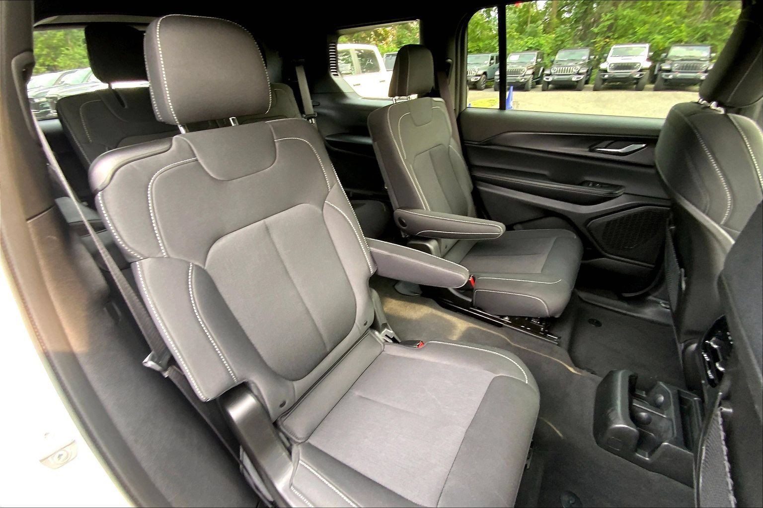 Certified 2024 Jeep Grand Cherokee L Laredo AWD/4WD image 17