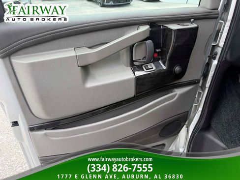 Used 2019 Chevrolet Express 2500 Extended w/ Enhanced Convenience Package RWD image 9
