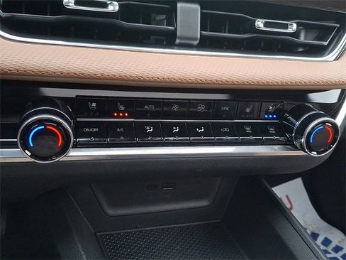 Certified 2025 Chevrolet Equinox ACTIV w/ Convenience Package III image 16