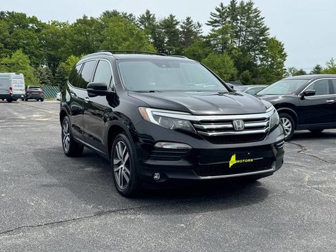 Used 2017 Honda Pilot Touring image 2