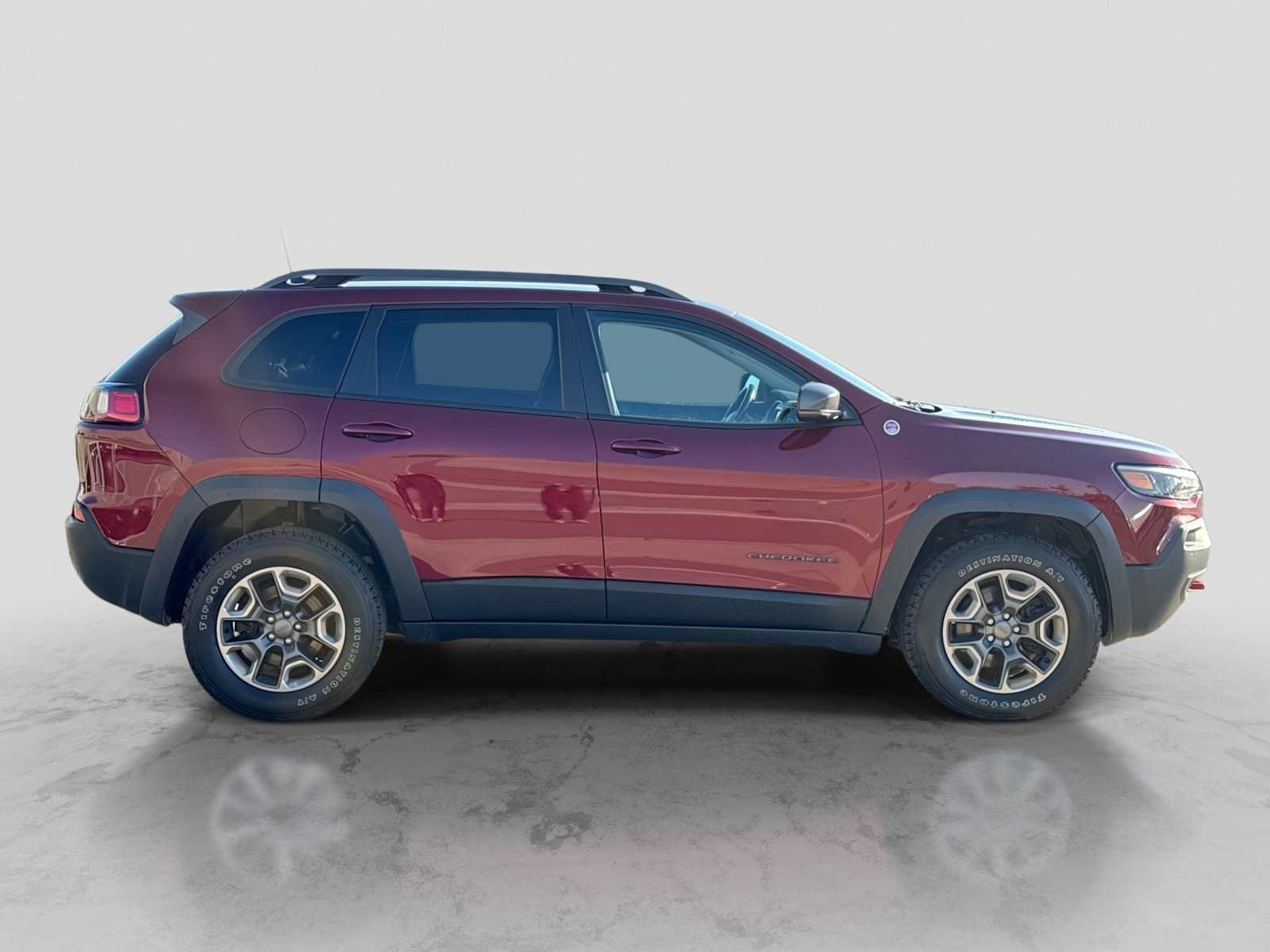 Used 2019 Jeep Cherokee Trailhawk w/ Cold Weather Group AWD/4WD image 7