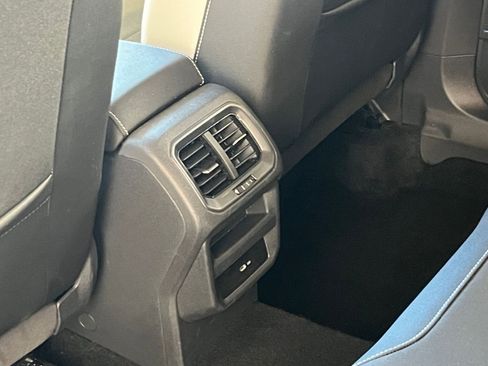 Used 2025 Volkswagen Taos SE image 24