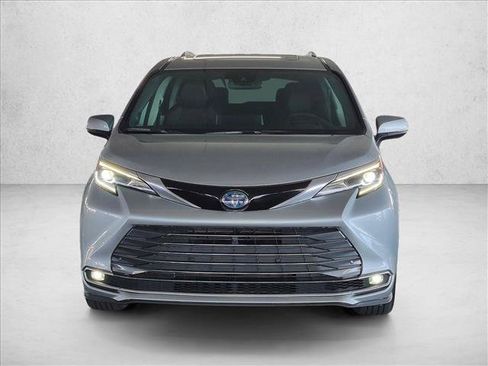 Used 2024 Toyota Sienna Platinum AWD/4WD image 2