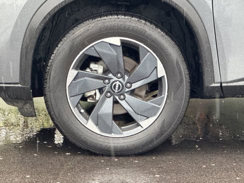 Used 2024 Nissan Rogue SV image 26