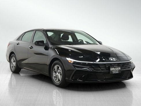 New 2025 Hyundai Elantra SE image 9