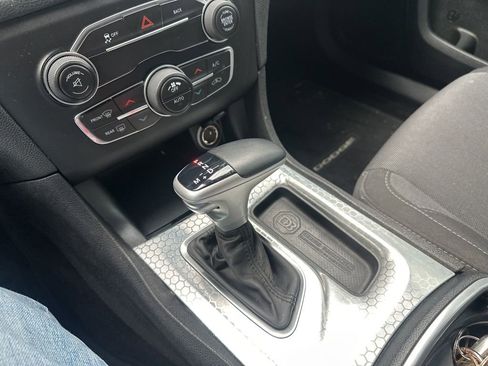 Used 2016 Dodge Charger SXT RWD image 11