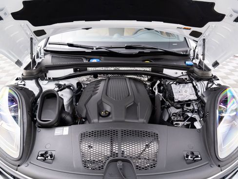 New 2026 Porsche Macan image 34