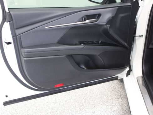 Used 2025 Toyota Camry SE w/ Convenience Package FWD image 12