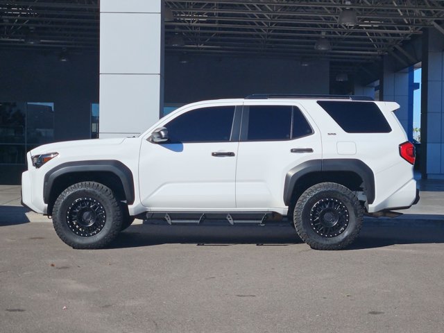 Used 2025 Toyota 4Runner SR5 AWD/4WD image 5
