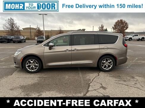 Used 2018 Chrysler Pacifica Limited image 4