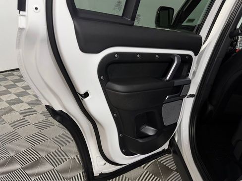 Used 2024 Land Rover Defender 130 X-Dynamic SE AWD/4WD image 30