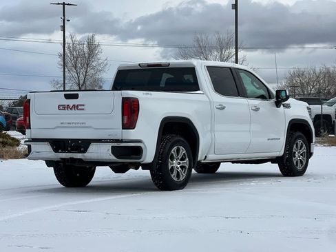 Used 2024 GMC Sierra 1500 SLT image 2