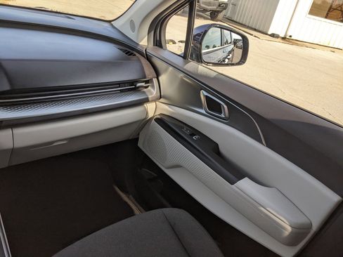 Certified 2023 Kia Carnival LX image 14