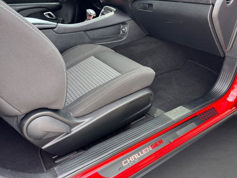 Used 2020 Dodge Challenger SXT AWD/4WD image 44