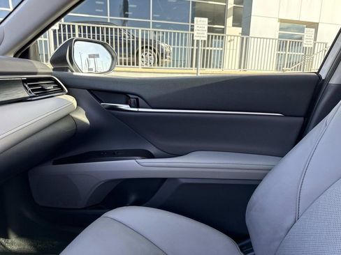 Used 2022 Toyota Camry XLE image 21
