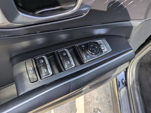 Certified 2025 Kia Sorento S FWD image 19