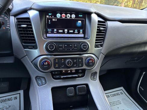 Used 2019 Chevrolet Suburban LT RWD image 17