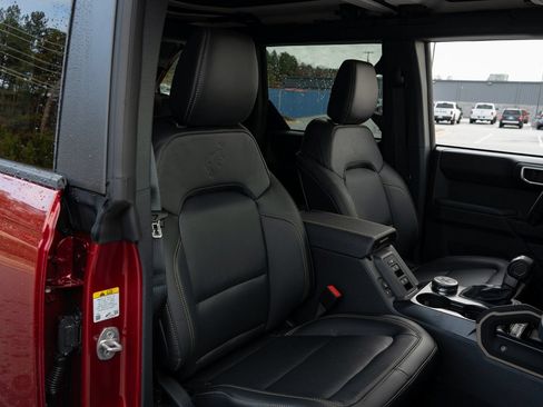 Used 2025 Ford Bronco Badlands w/ Sasquatch Package AWD/4WD image 36