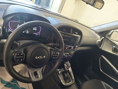 Used 2024 Kia Soul LX w/ Option Group 015 FWD image 13