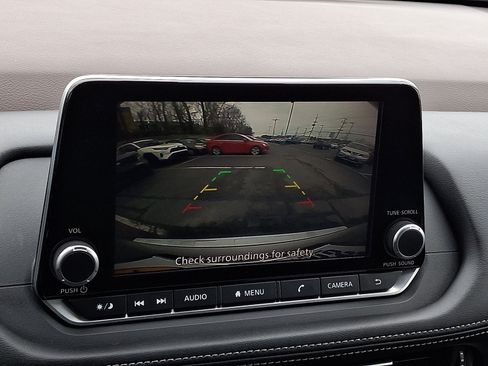 Used 2023 Nissan Rogue SV image 16