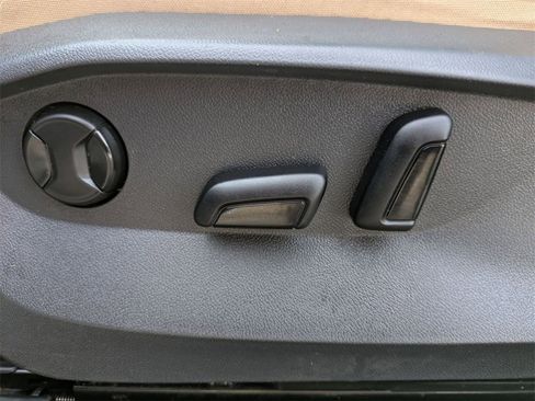 Used 2022 Volkswagen Tiguan SE image 12