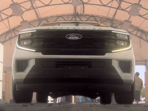 Used 2025 Ford Expedition Active AWD/4WD image 4