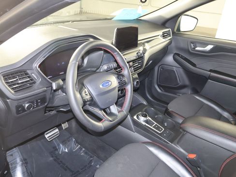 Used 2024 Ford Escape ST-Line image 2