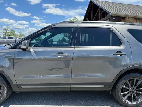 Used 2018 Ford Explorer XLT w/ Equipment Group 202A FWD image 56