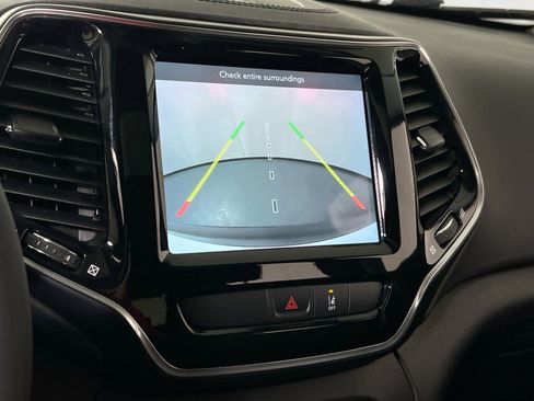Used 2022 Jeep Cherokee Limited AWD/4WD image 13