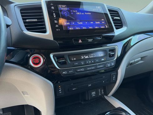 Certified 2017 Honda Pilot Touring image 12