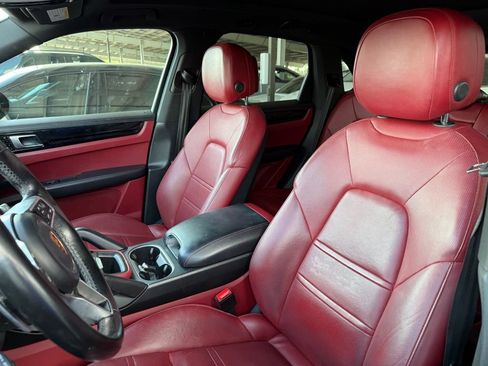 Used 2020 Porsche Cayenne AWD/4WD image 3