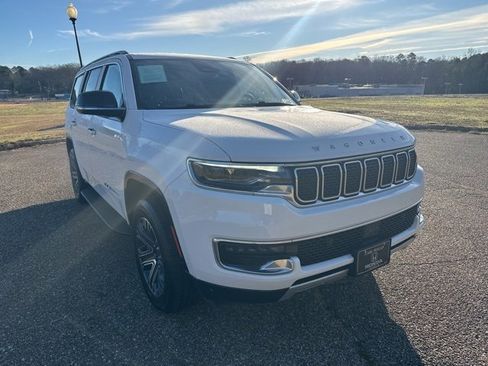 Used 2024 Jeep Wagoneer Series II w/ Flexible Seating Group image 2