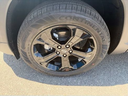 New 2026 Chevrolet Equinox LT w/ Convenience Package II AWD/4WD image 10