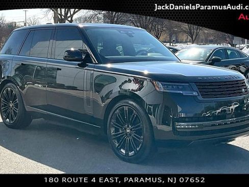 Used 2025 Land Rover Range Rover SE image 9