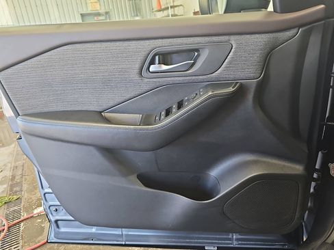 Used 2023 Nissan Rogue SV FWD image 27