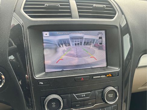 Used 2019 Ford Explorer XLT w/ Equipment Group 202A image 12