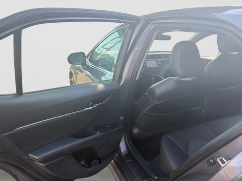 Used 2020 Toyota Camry SE FWD image 14