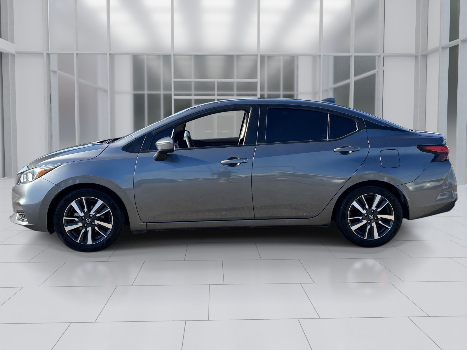 Used 2021 Nissan Versa SV FWD image 3