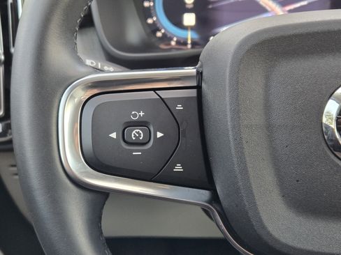 Used 2025 Volvo XC40 B5 Plus w/ Protection Package Premier image 32